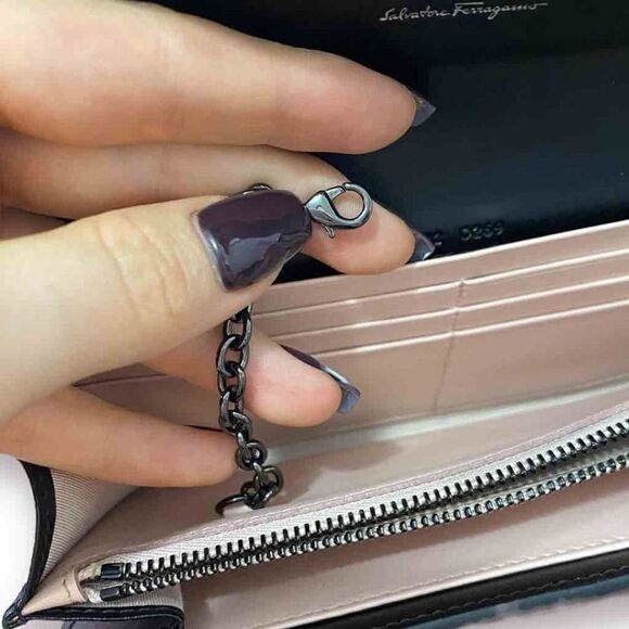 Salvatore Ferragamo Calfskin Leather Continental Bow Wallet - Picture 6 of 10